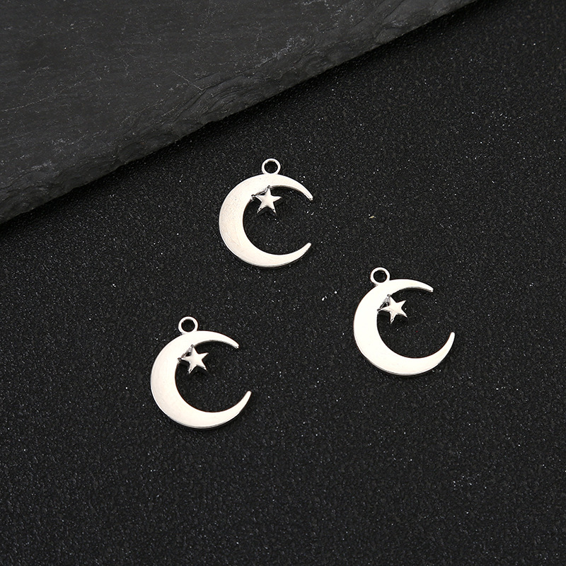 Crescent moon (about length: 2cm width: 1.6cm thickness: 0.2cm)