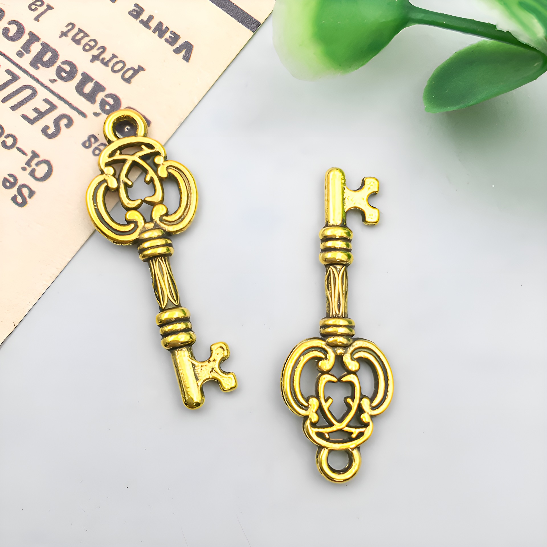 1 antique gold key 27x10mm-0.8g-11370