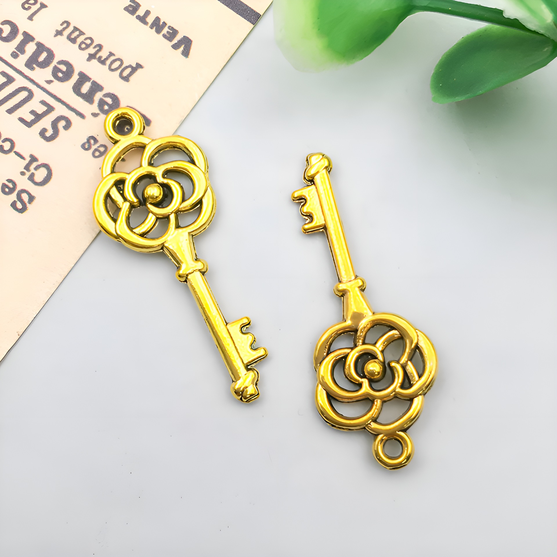 1 antique gold key 27x10mm-0.8g-11387