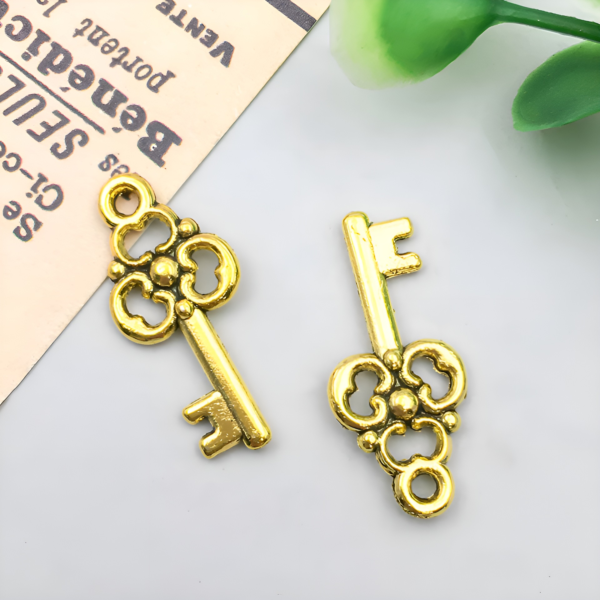 1 antique gold key 23x8mm-0.8g-11117