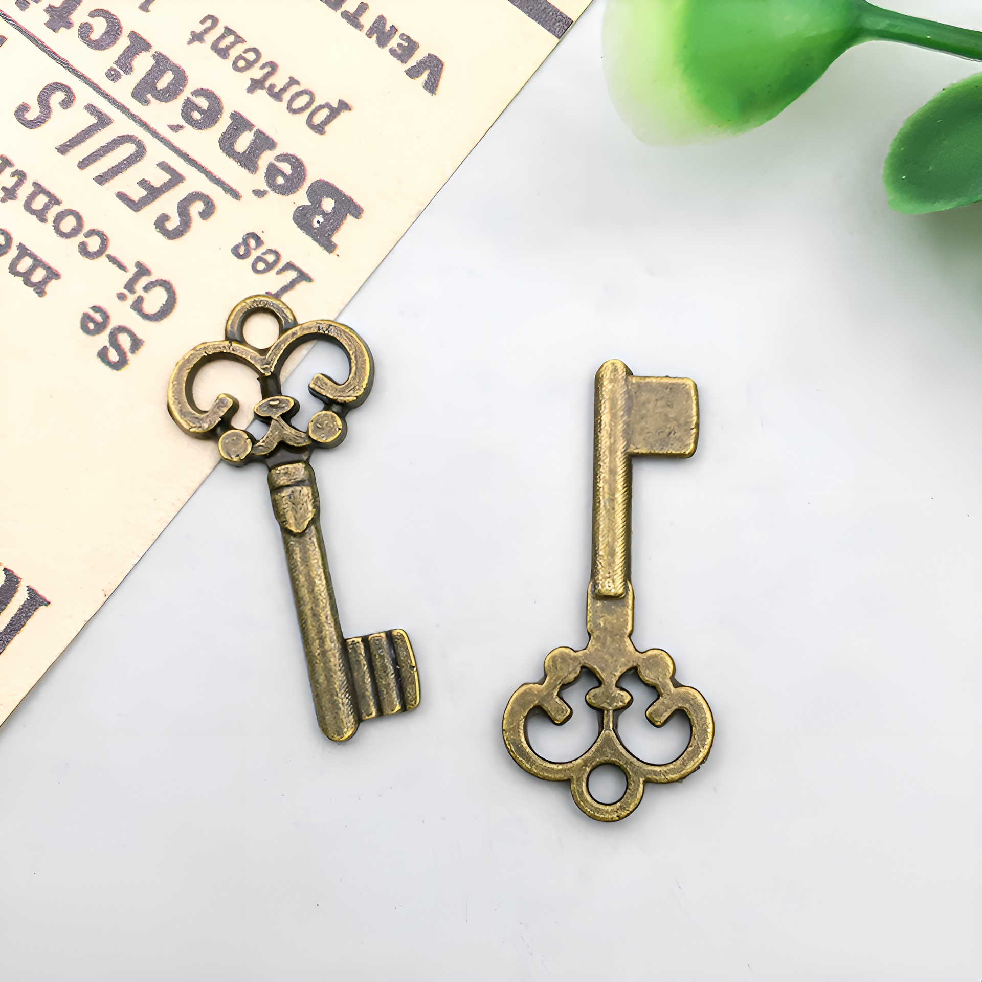 1 antique bronze key 9x21mm-0.4g-540