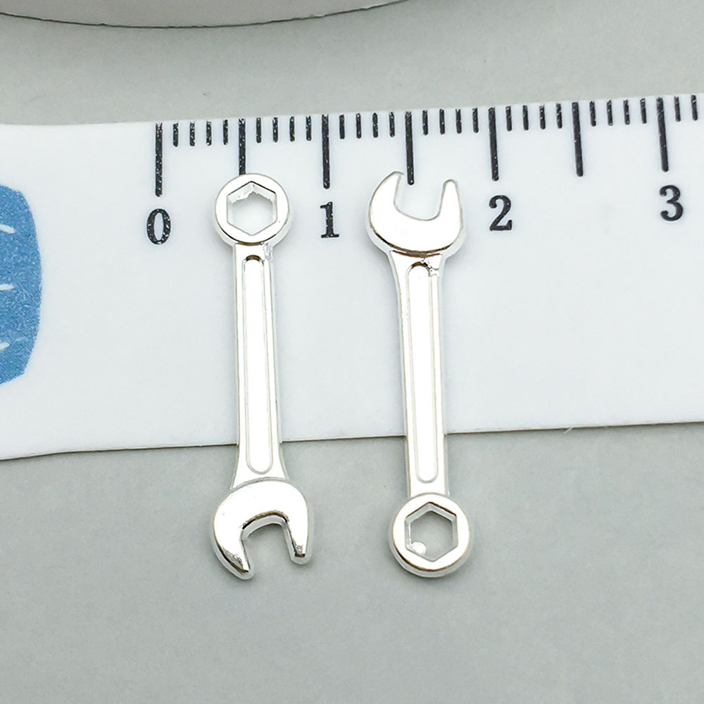 1 bright silver wrench 24*6mm-0.6g-20418