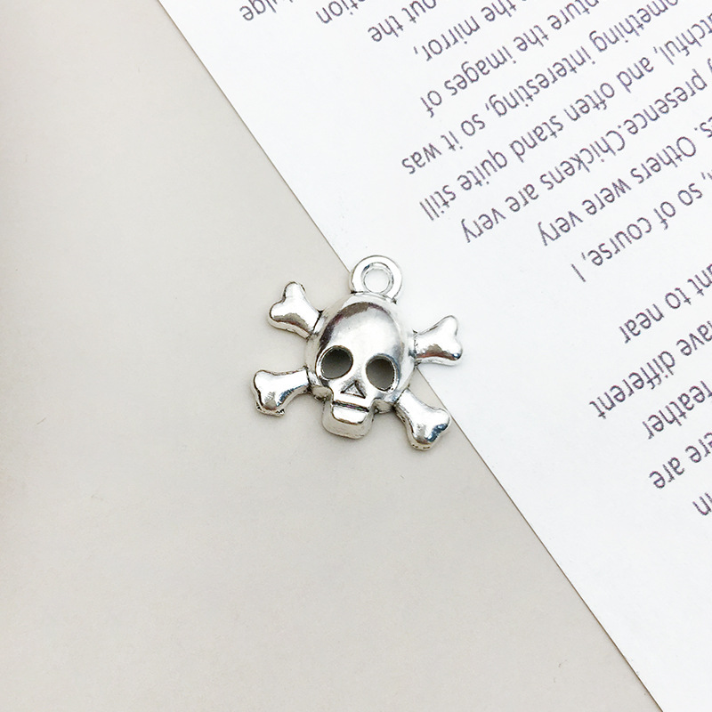 antique silver skull 14x15mm-10888/1G