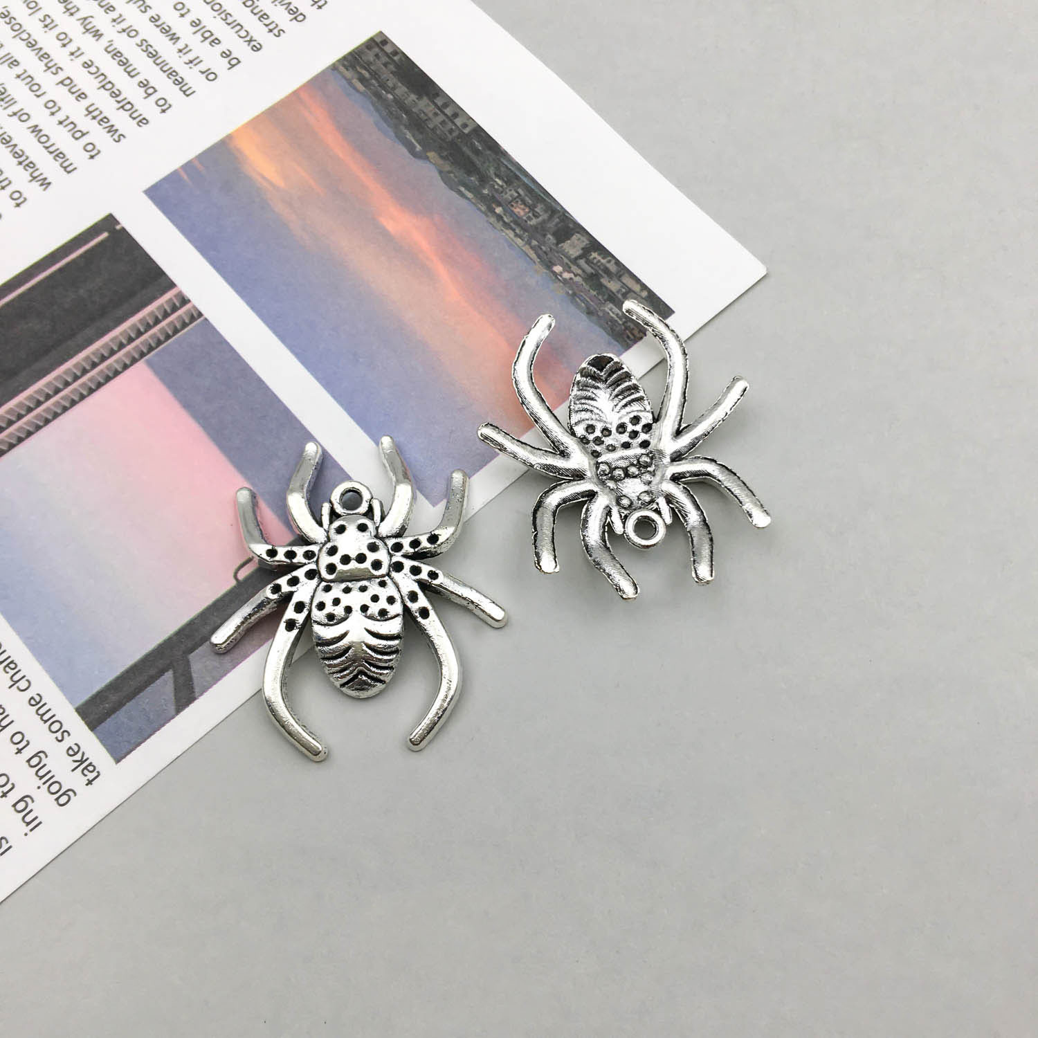 antique Silver Spider 25*28mm-2.8g-5365