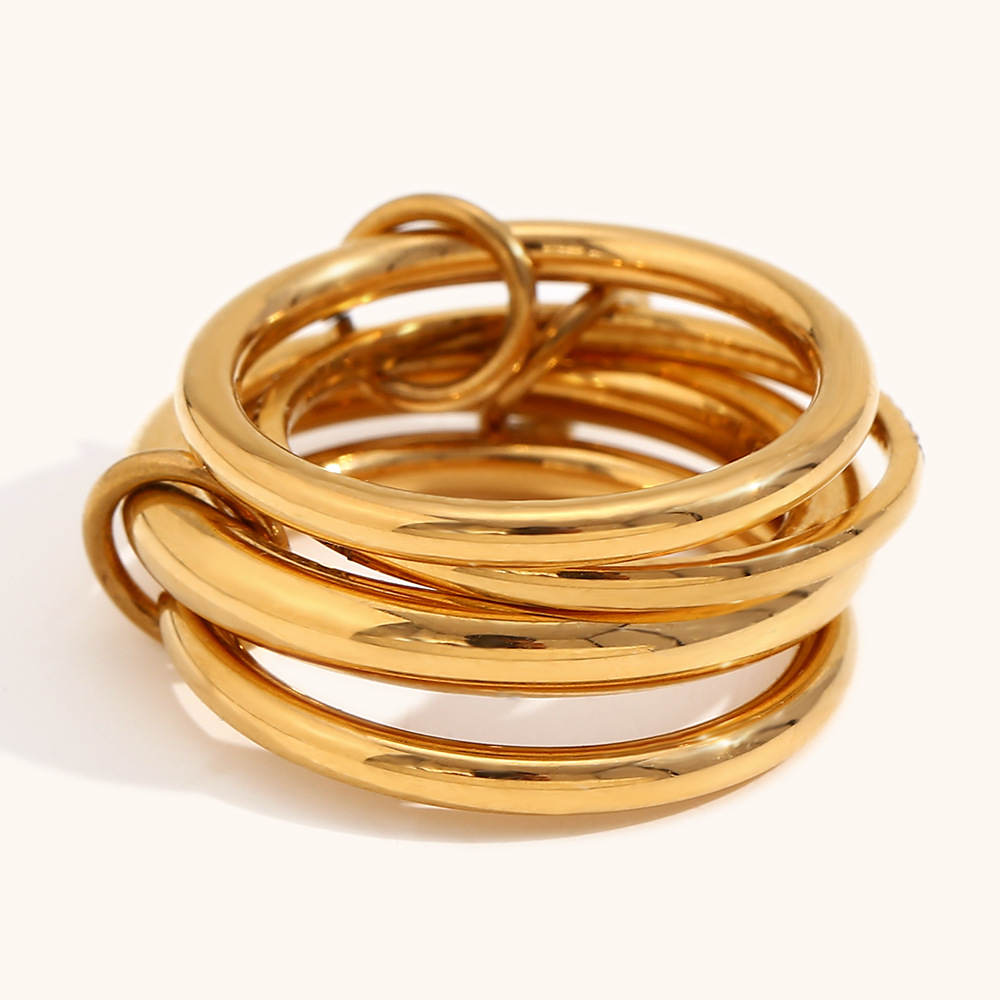 Four-layer diamond ring with middle-gold