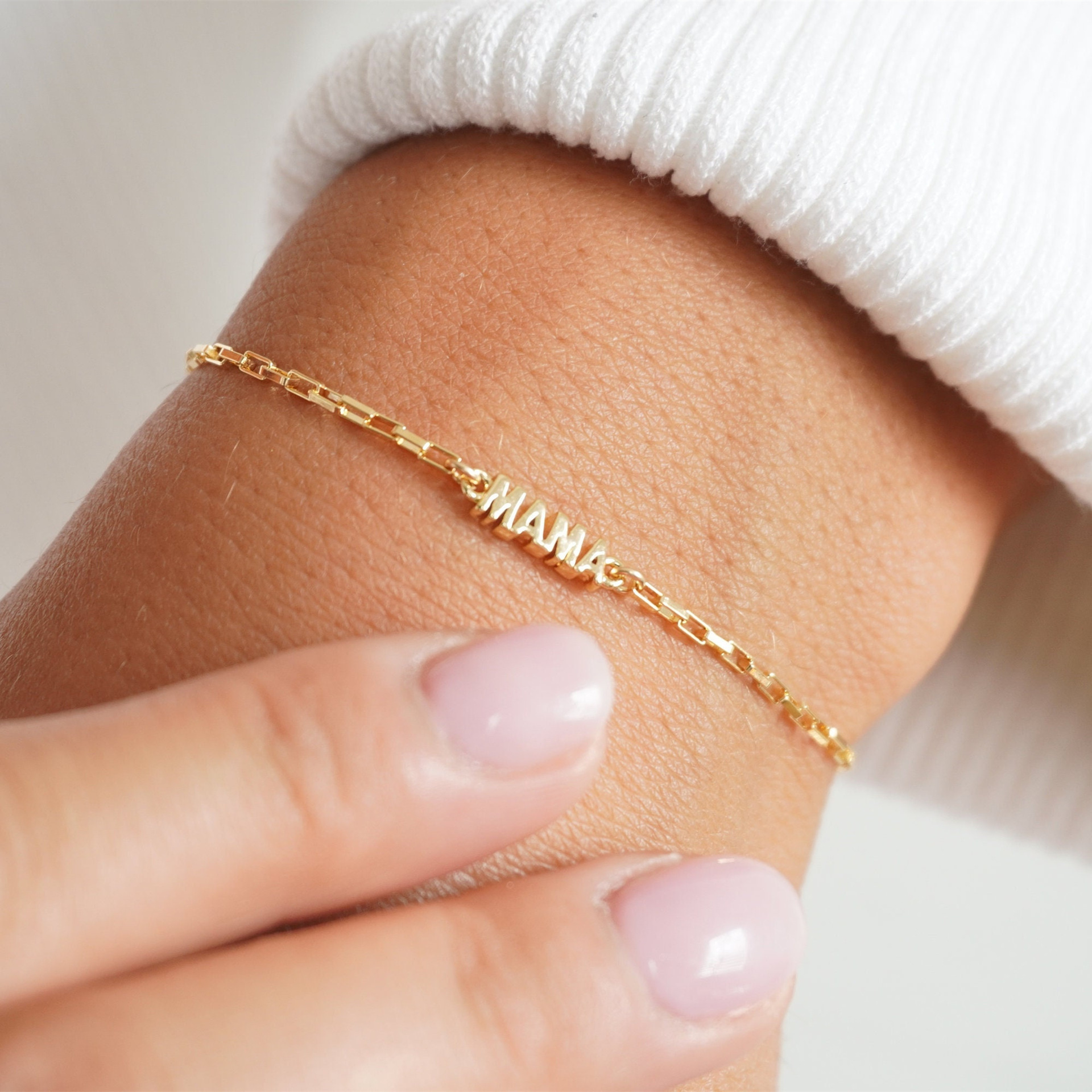 Gold bracelet (wide paper clip)