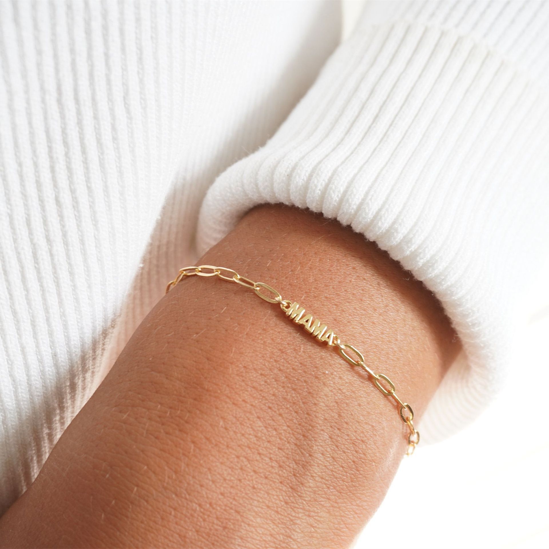 Golden bracelet (flat paper clip)