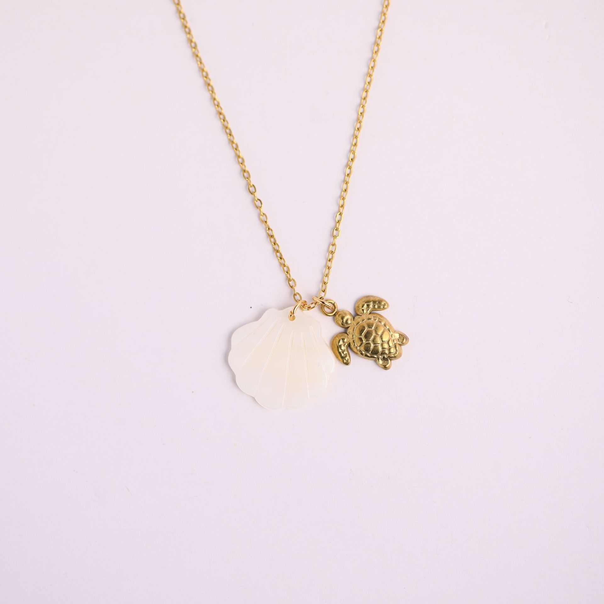 Turtle necklace (O-shaped chain)