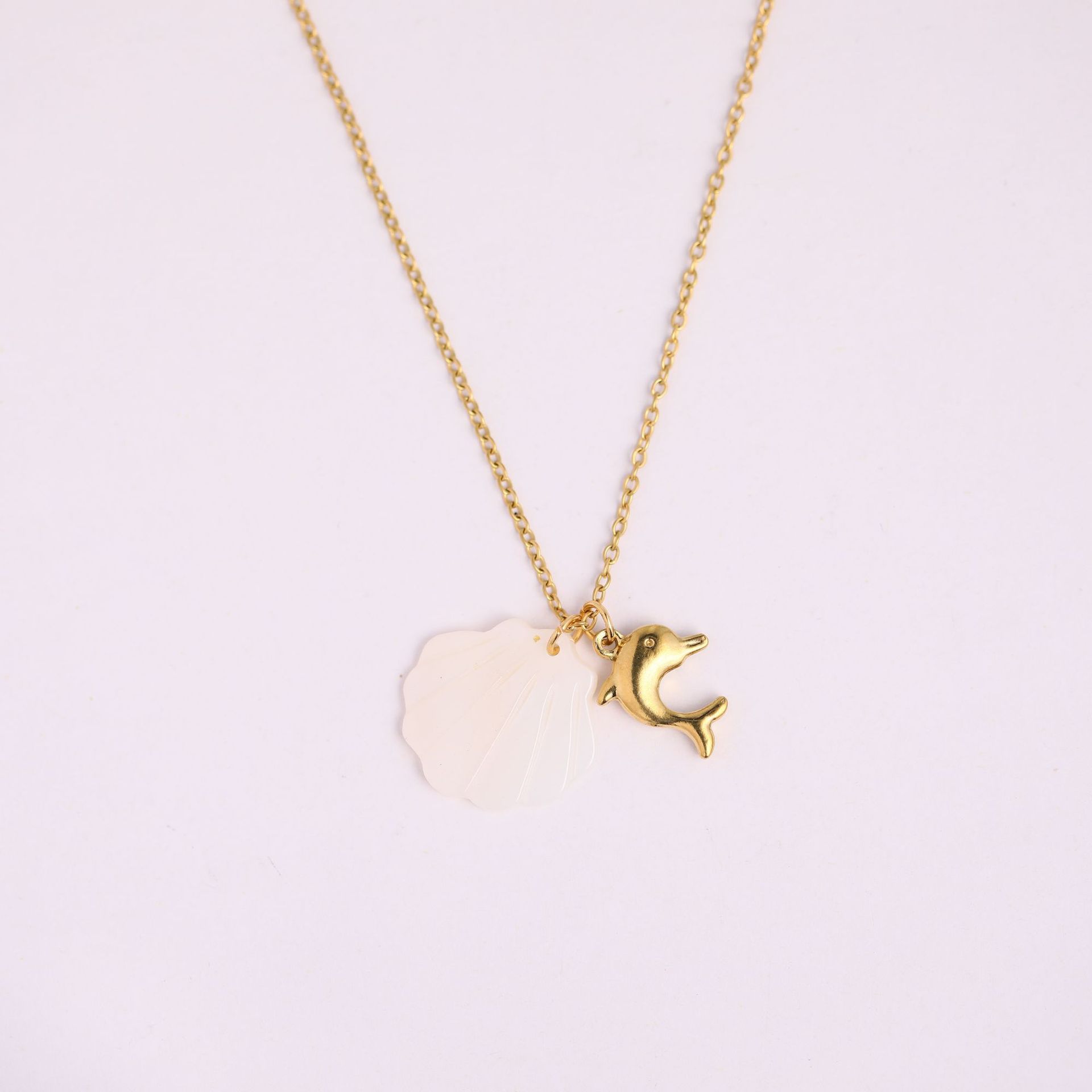 Dolphin necklace (O-shaped chain)