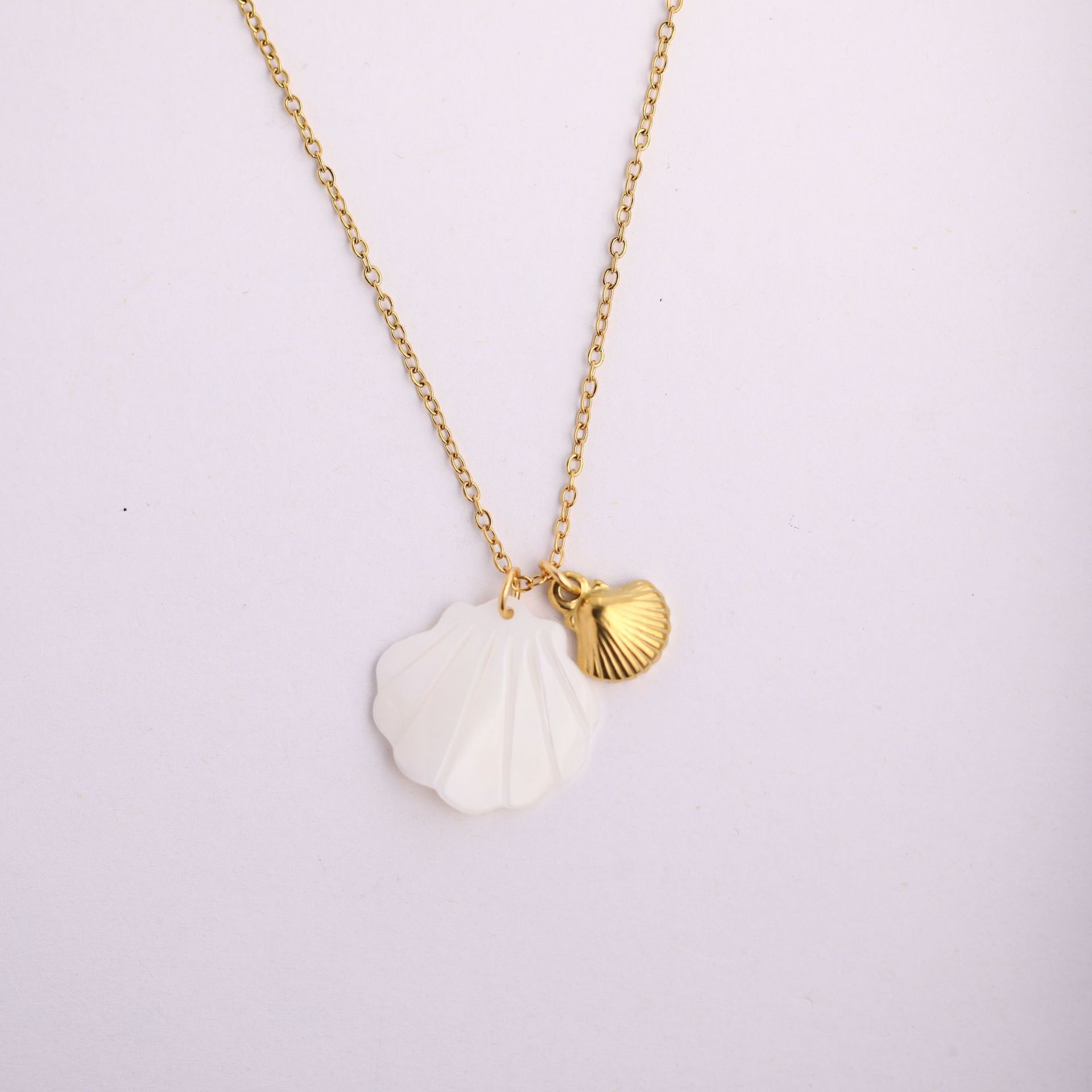 Shell necklace (O-shaped chain)