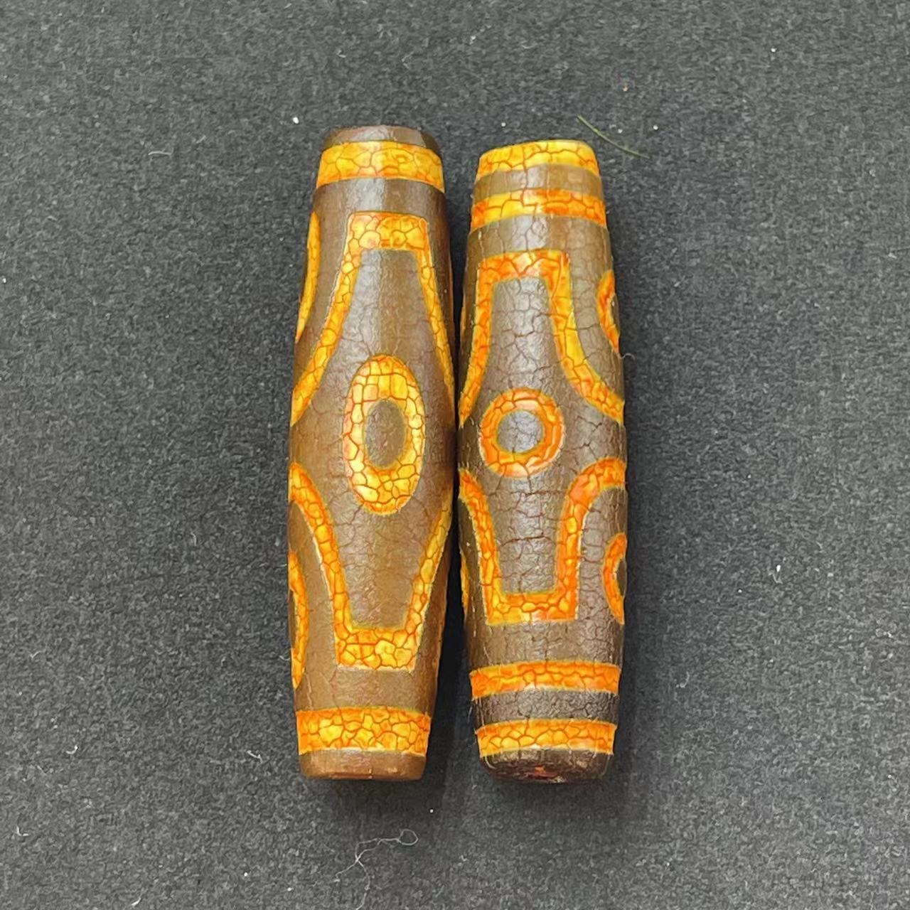 Six-eyed dzi beads