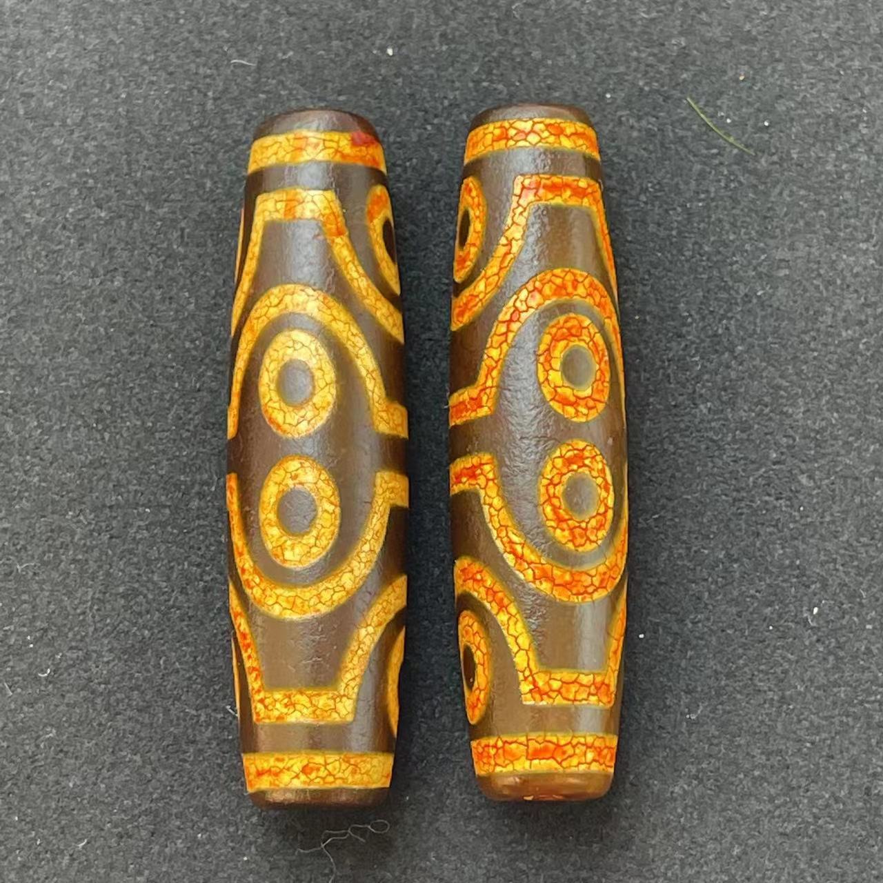 Eight-eyed dzi beads