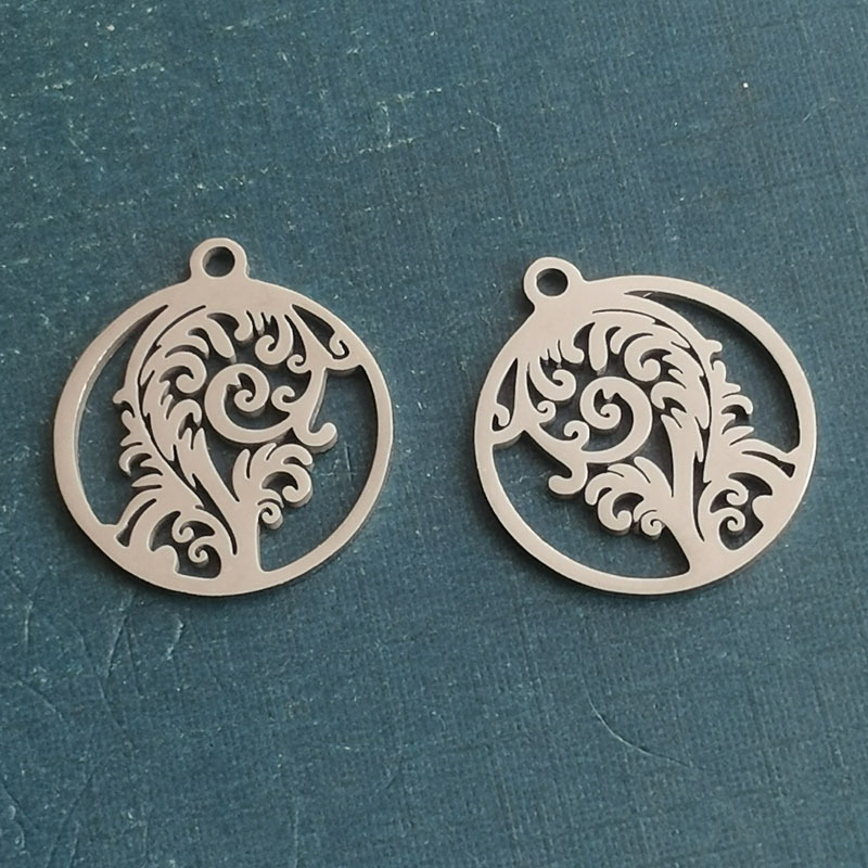 Silver pendant (844)