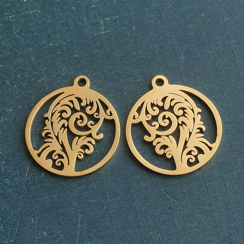 Gold pendant (844)