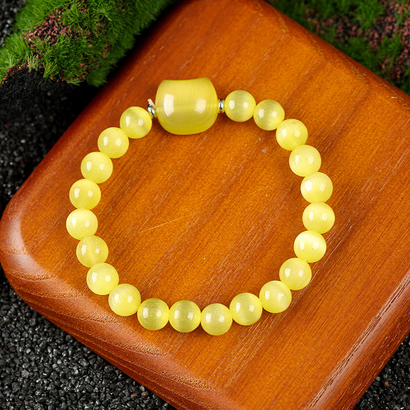 A yellow cat s eye stone