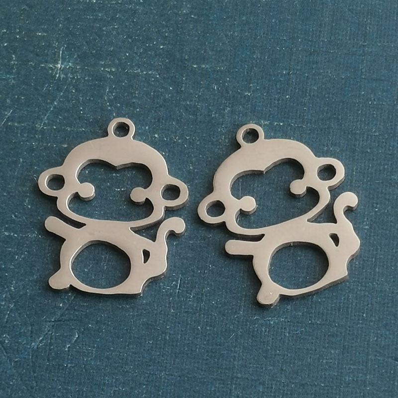 Silver pendant (826)