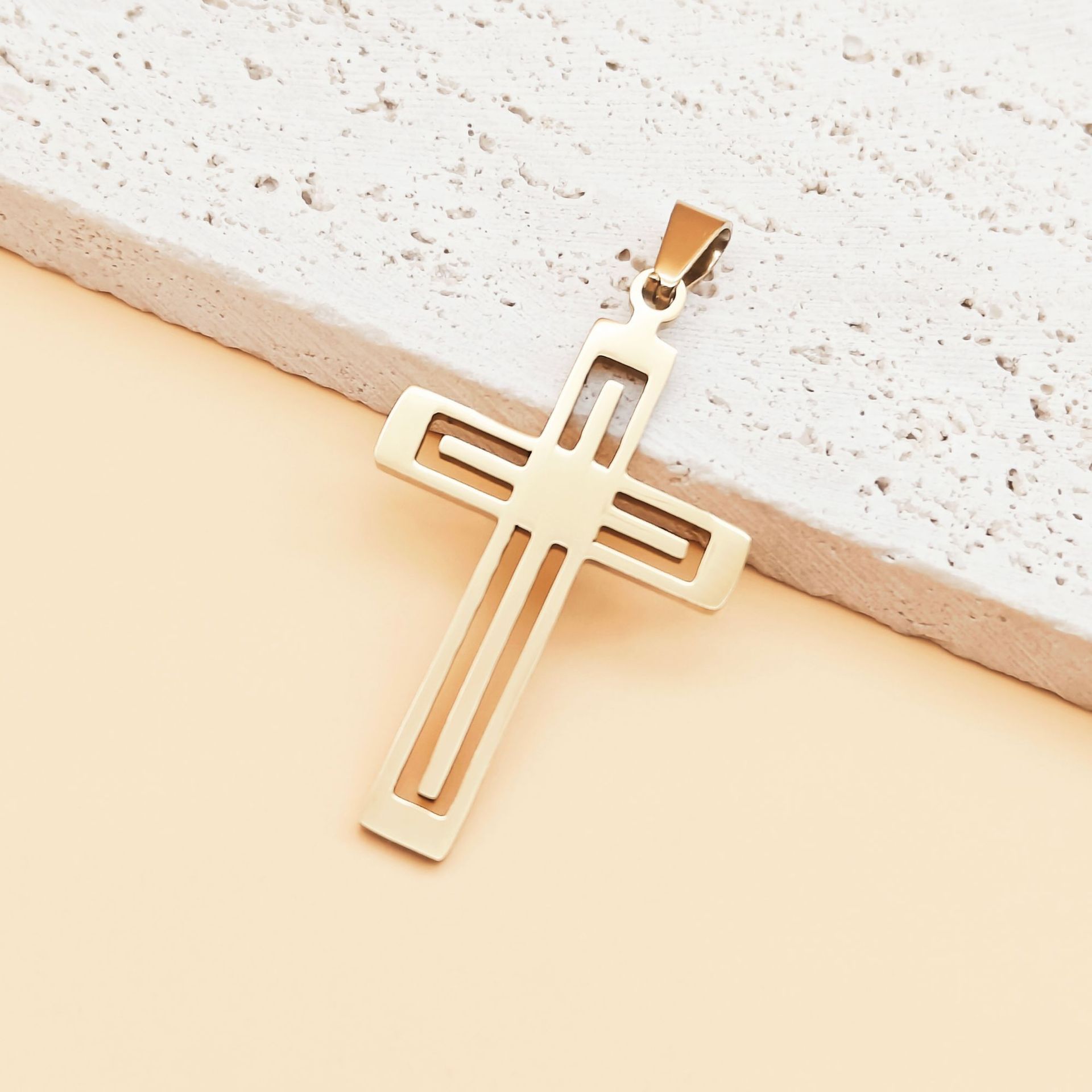 147428 Gold single pendant