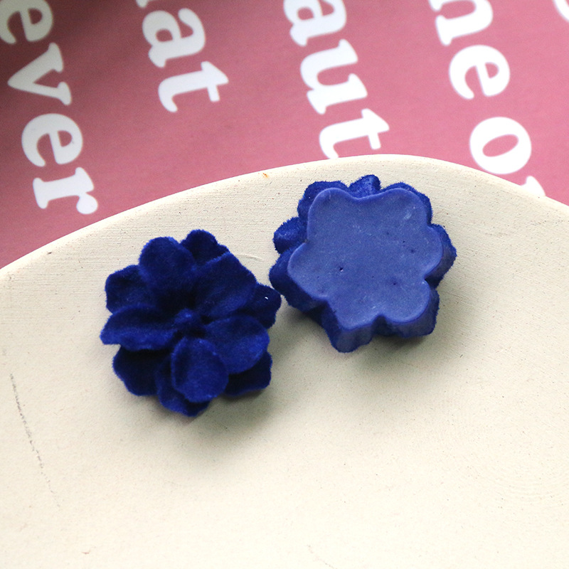 One Klein Blue Gardenia
