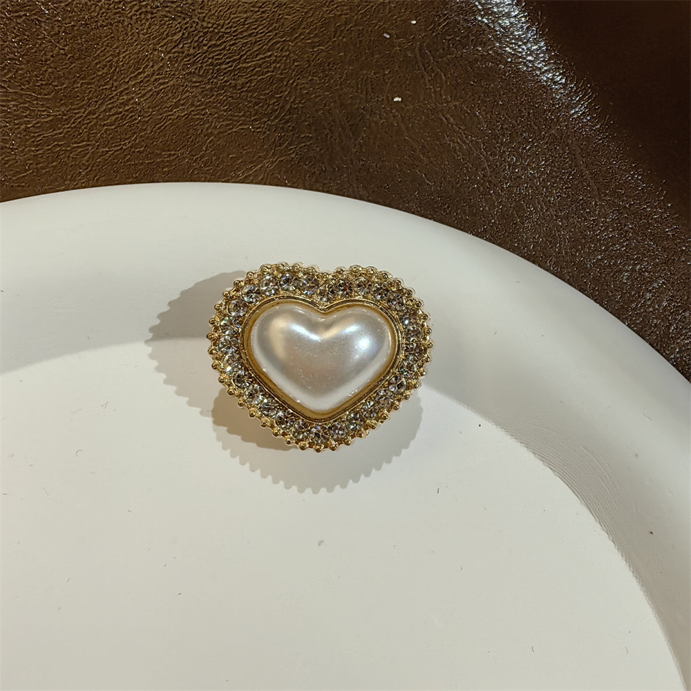 Love pearl shoelace buckle