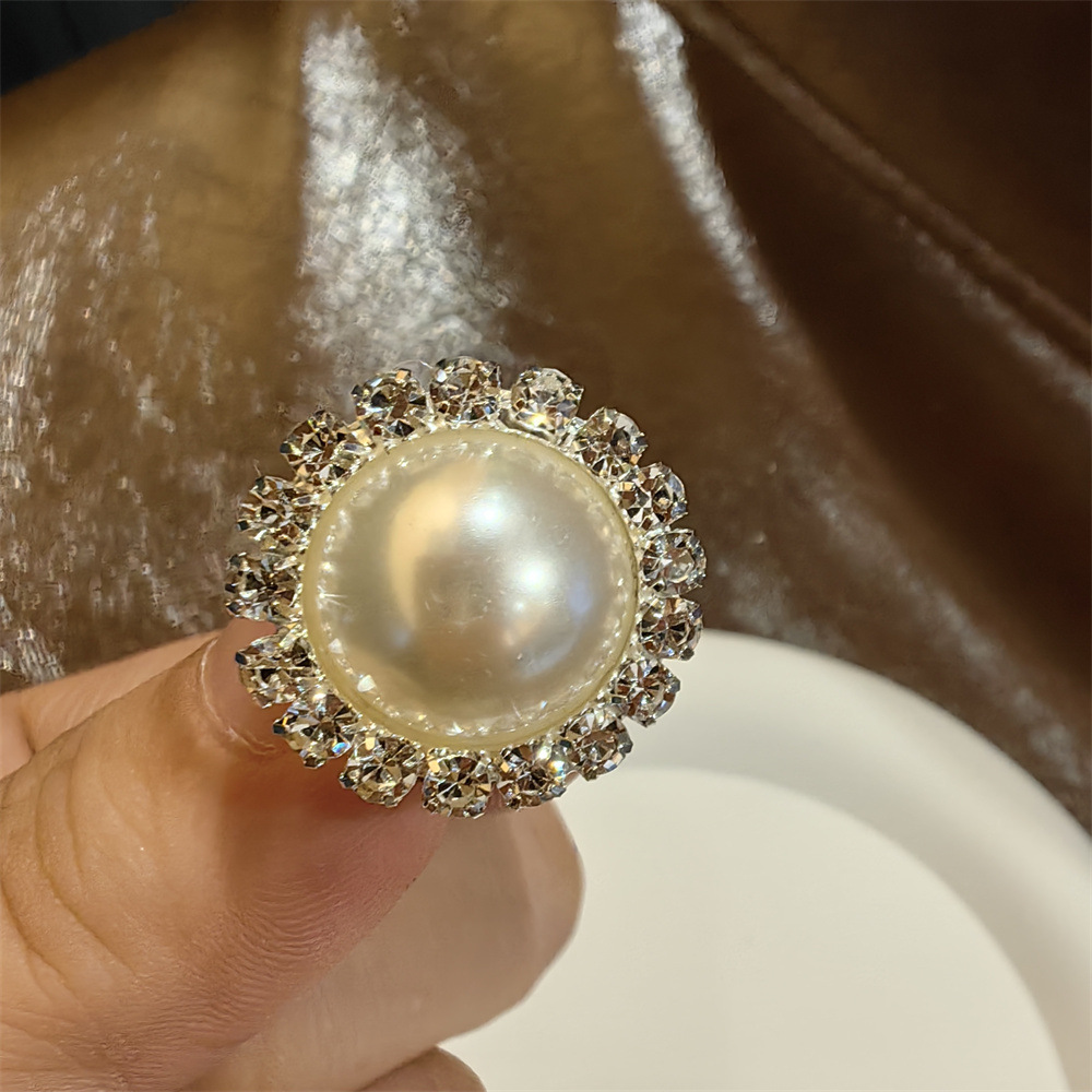 White pearl shoelace buckle