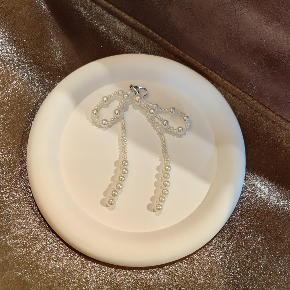 Big and small pearls spaced bow shoe flower string