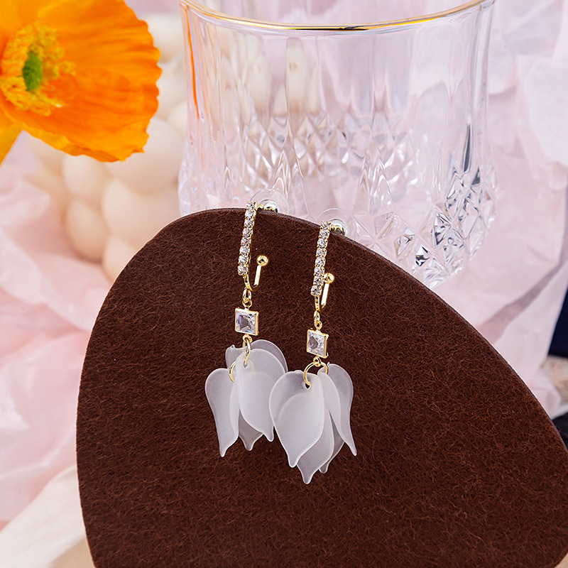 E3129/stud earrings