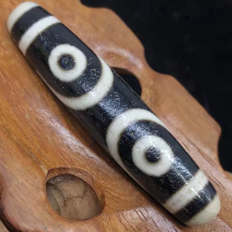 Three eyes 58X13MM