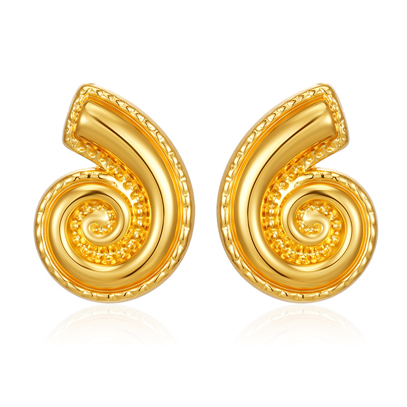 Conch gold earrings