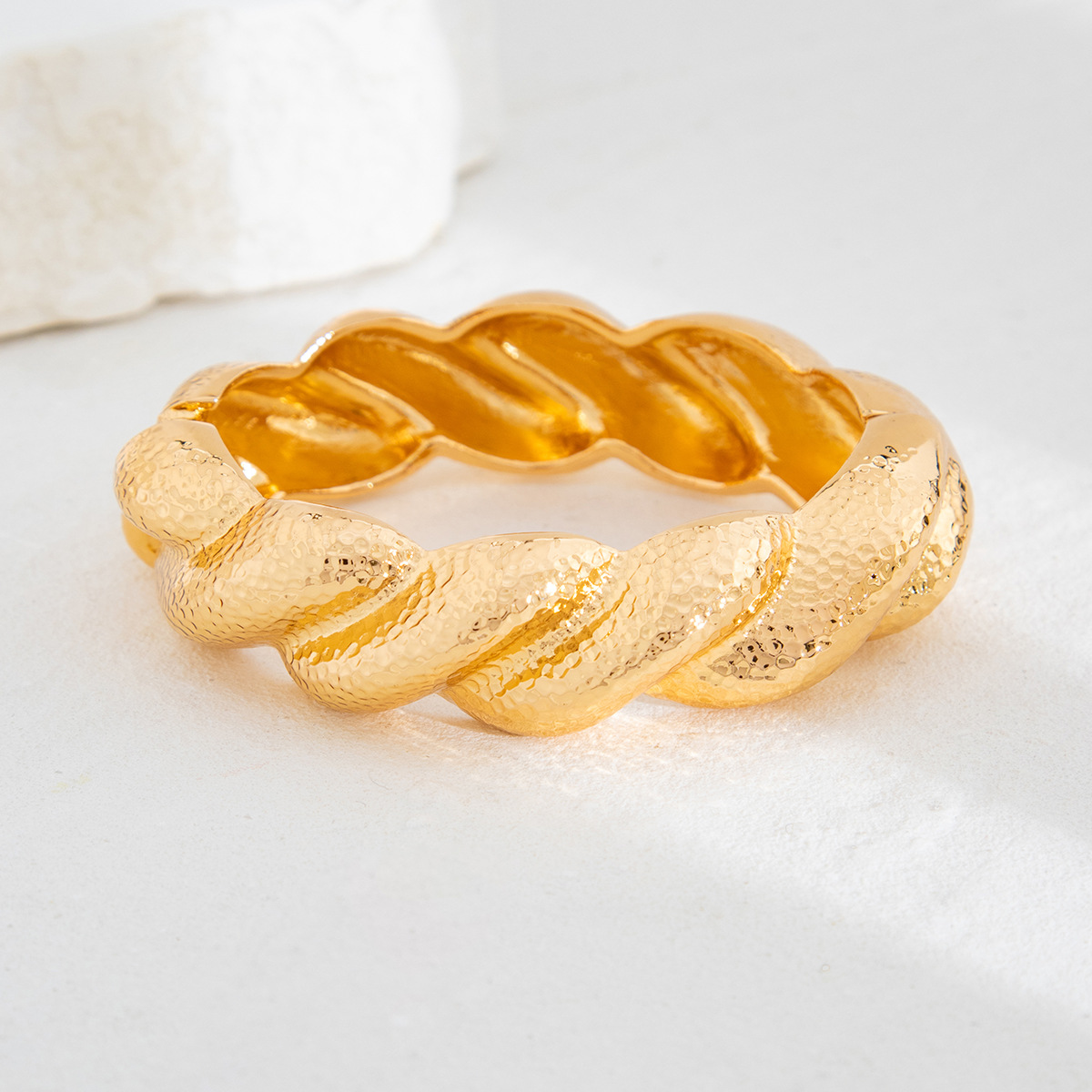 02 bracelet gold 2690