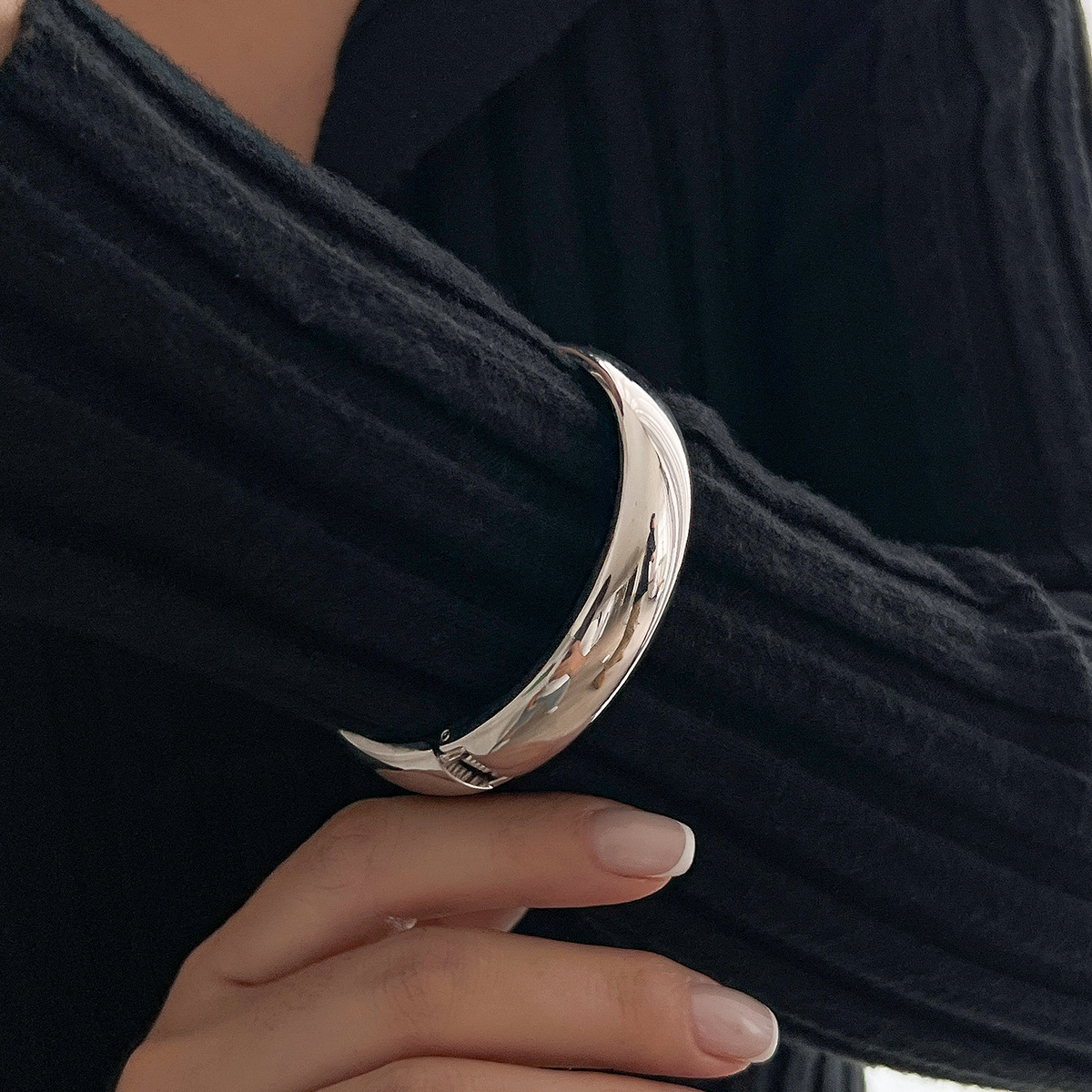 07 bracelet white k 2441