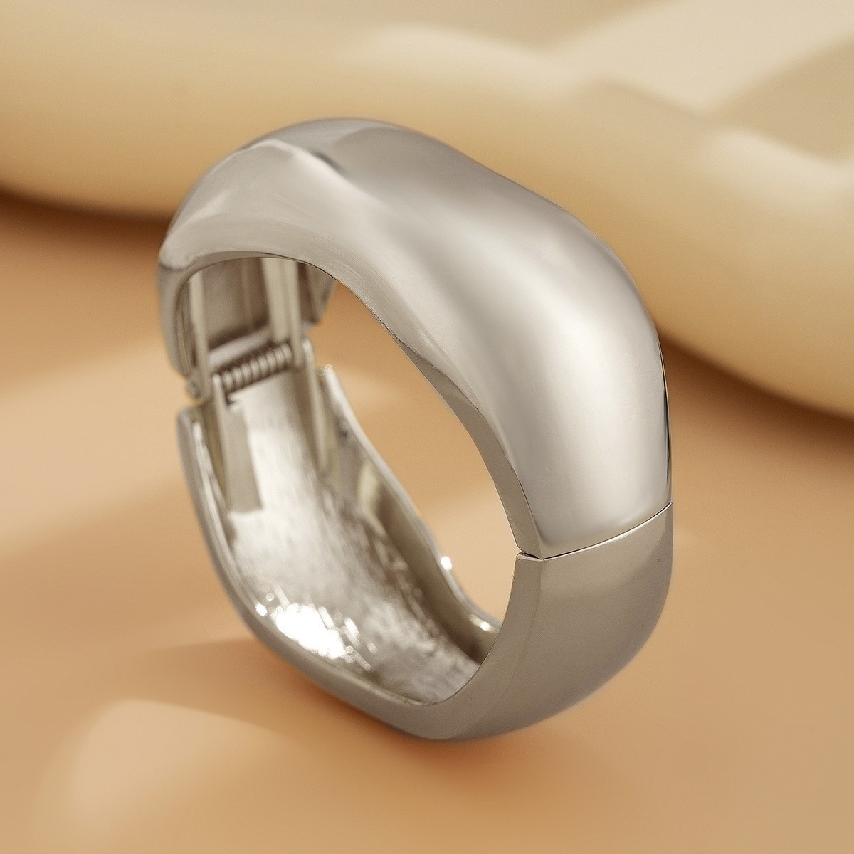 05 bracelet-white k 2433
