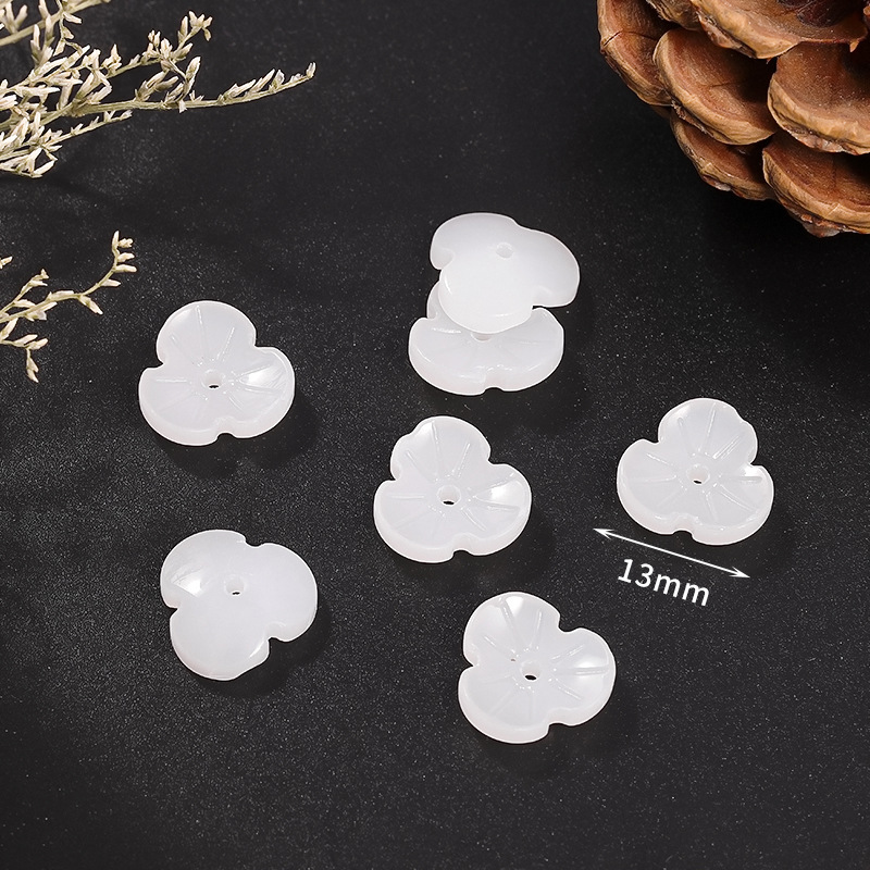 11 white three-petal flower holder 13mm