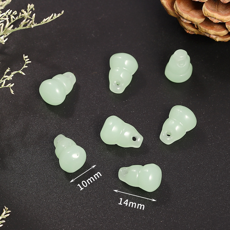 15 light green gourd pendant 10 * 14mm