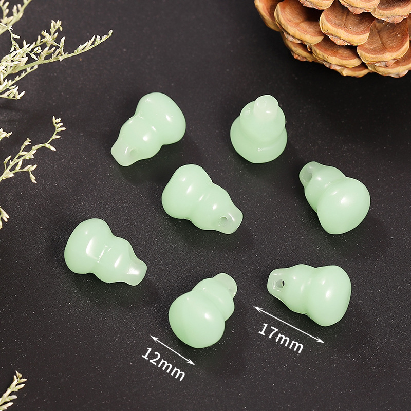 16 light green gourd pendant 12 * 17mm