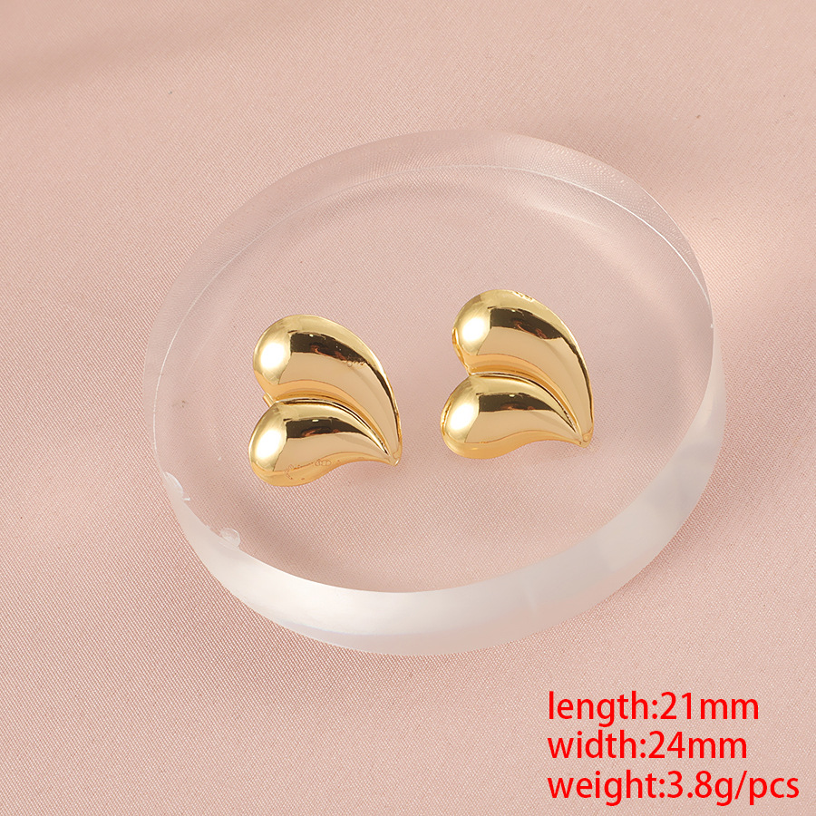 Round heart earrings