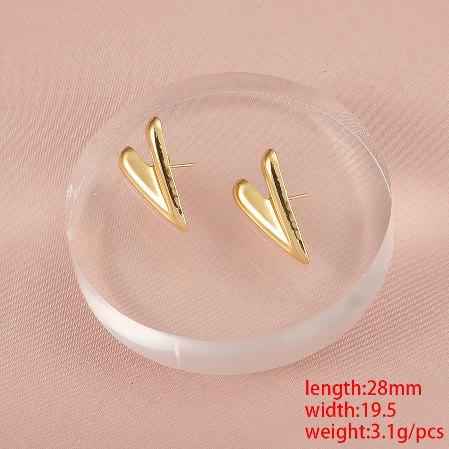 Pointed heart earrings