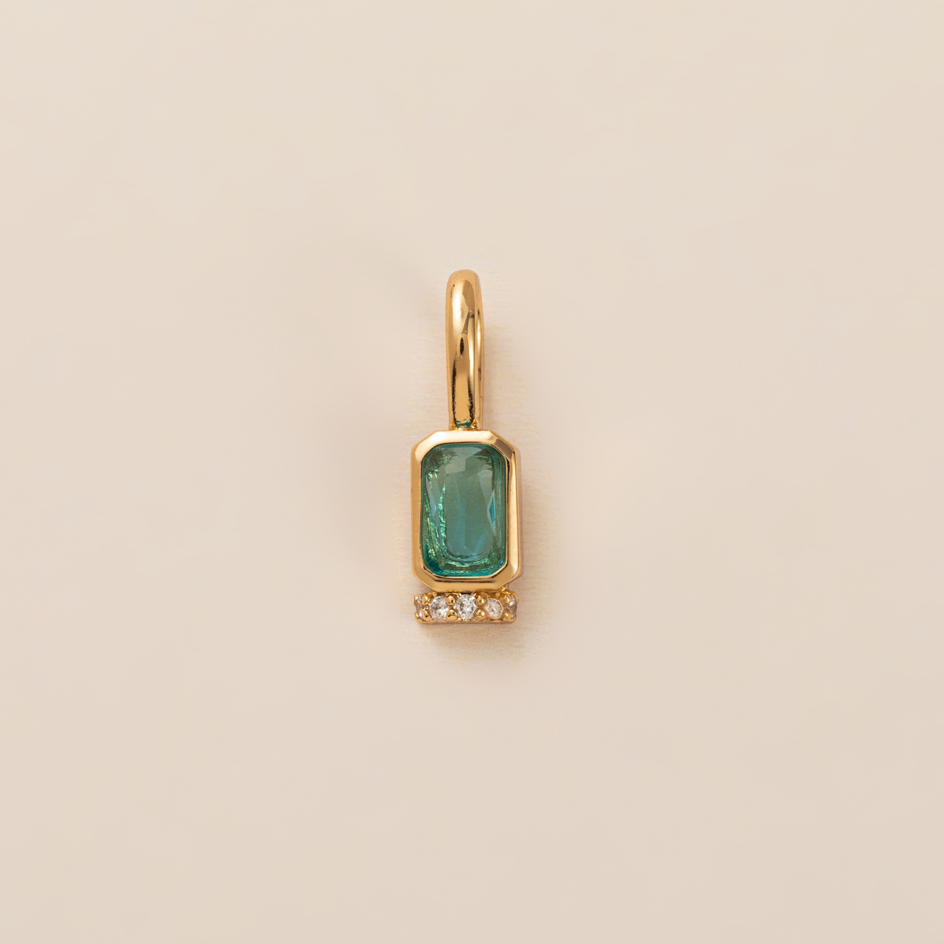 March (single pendant)