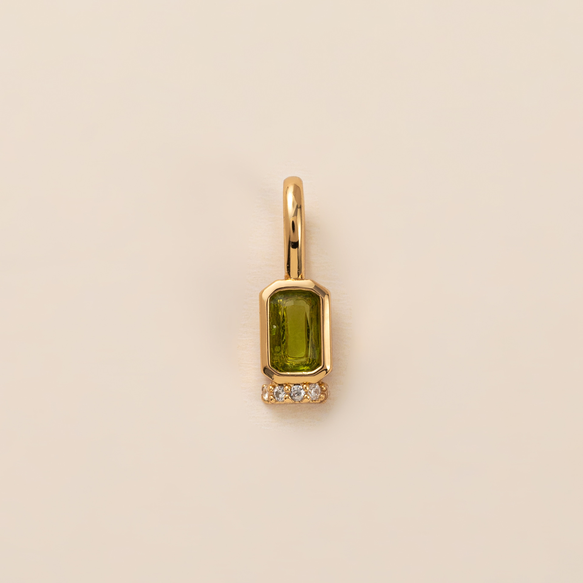 August (single pendant)