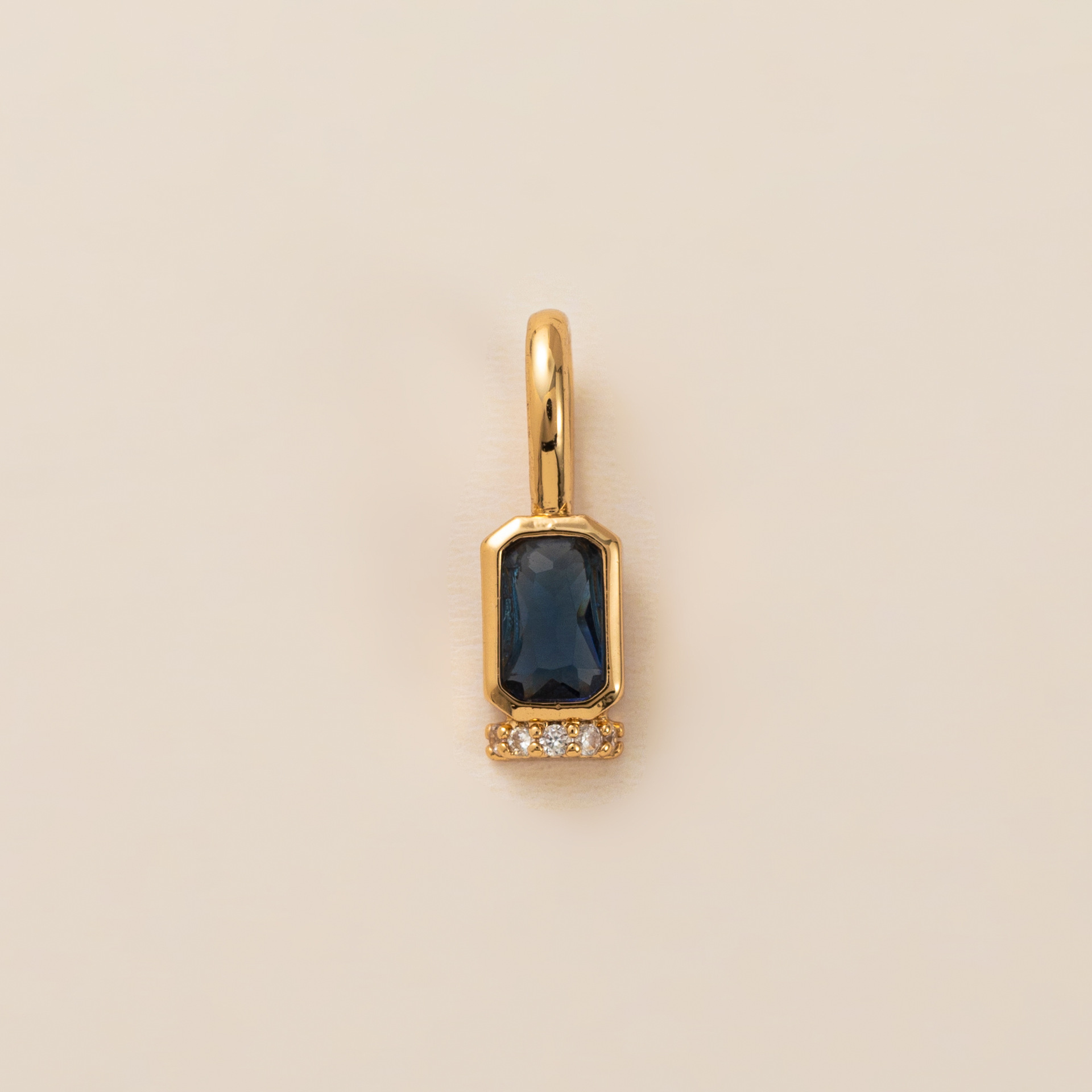 December (single pendant)
