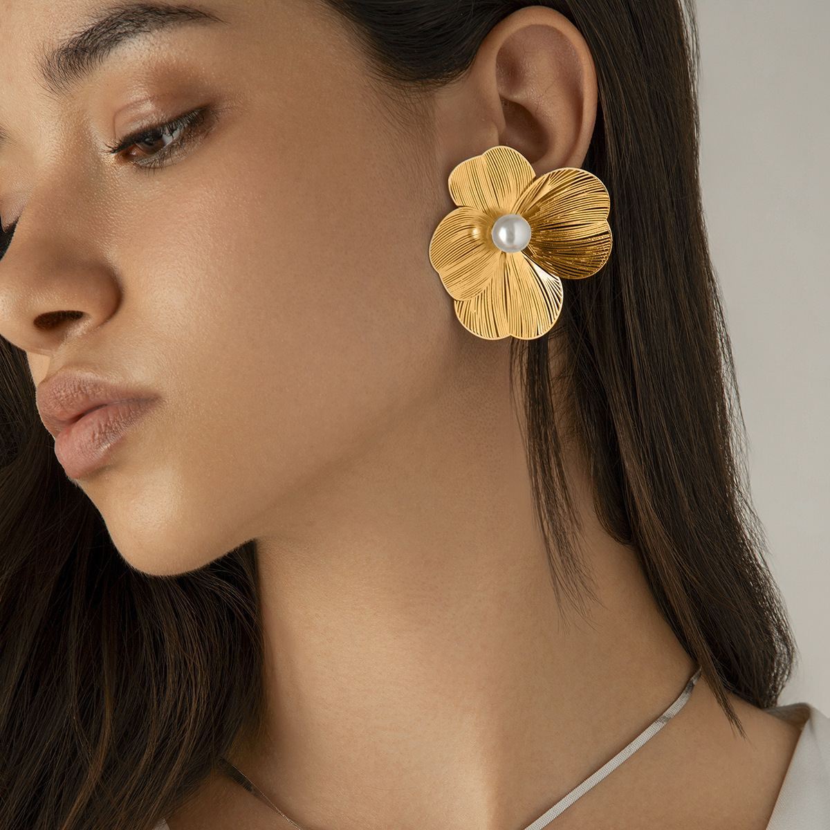 Stud Earrings Gold 3197