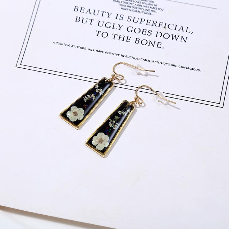 3 Black Narcissus Lace Trapezoid Earrings