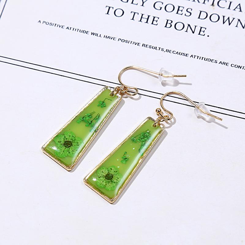 4 Green Narcissus Lace Trapezoid Earrings