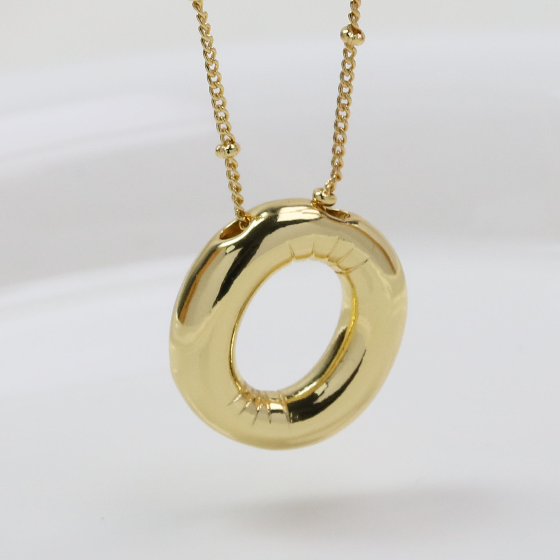 O (Necklace)