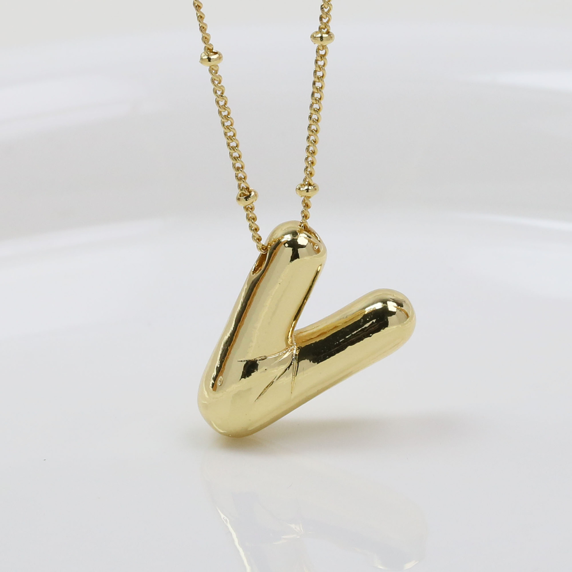 V (Necklace)