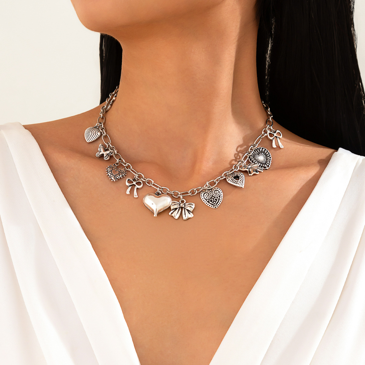 White k necklace 7036
