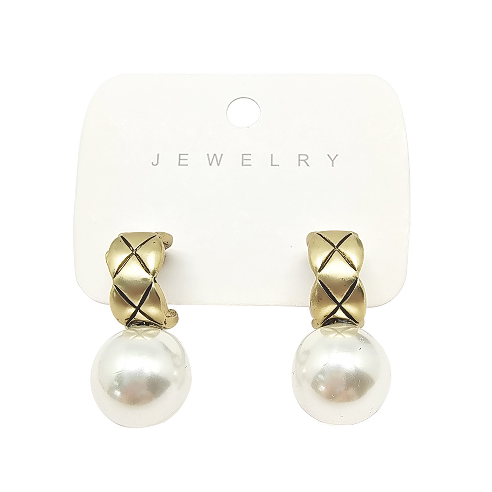 C- shaped pearl earrings (card not included)