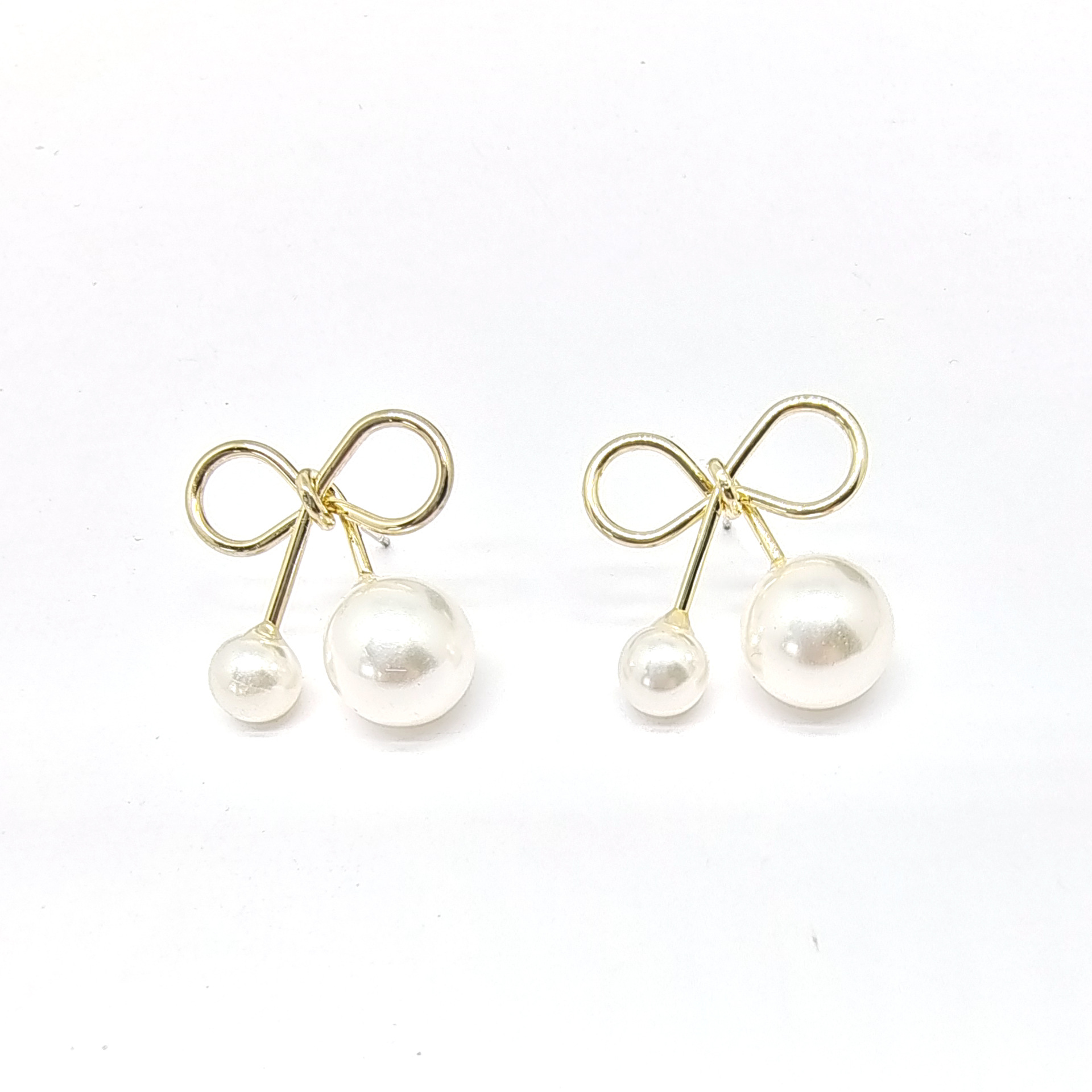Bow Pearl Earrings (card not included)