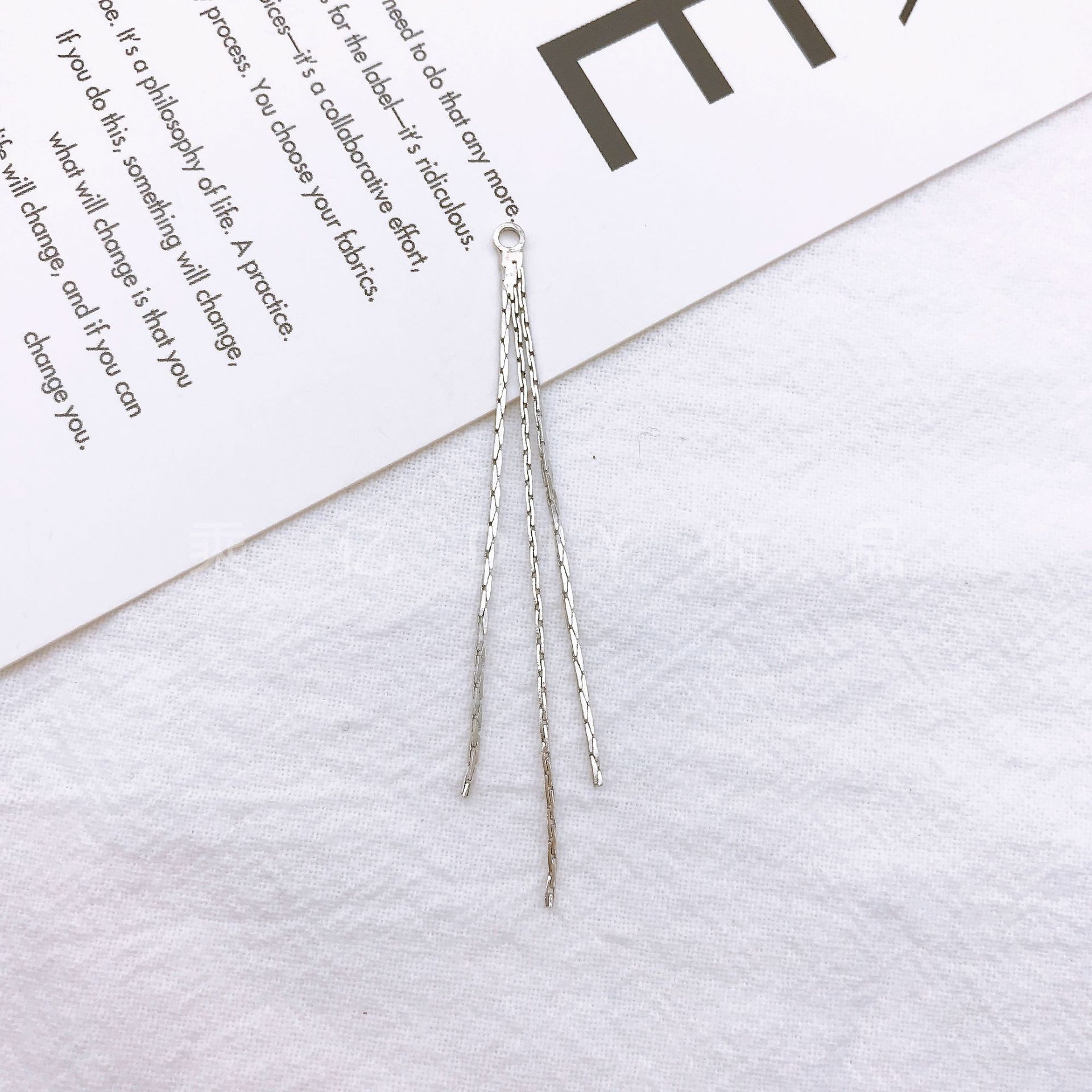 3 gold wire chains-White K