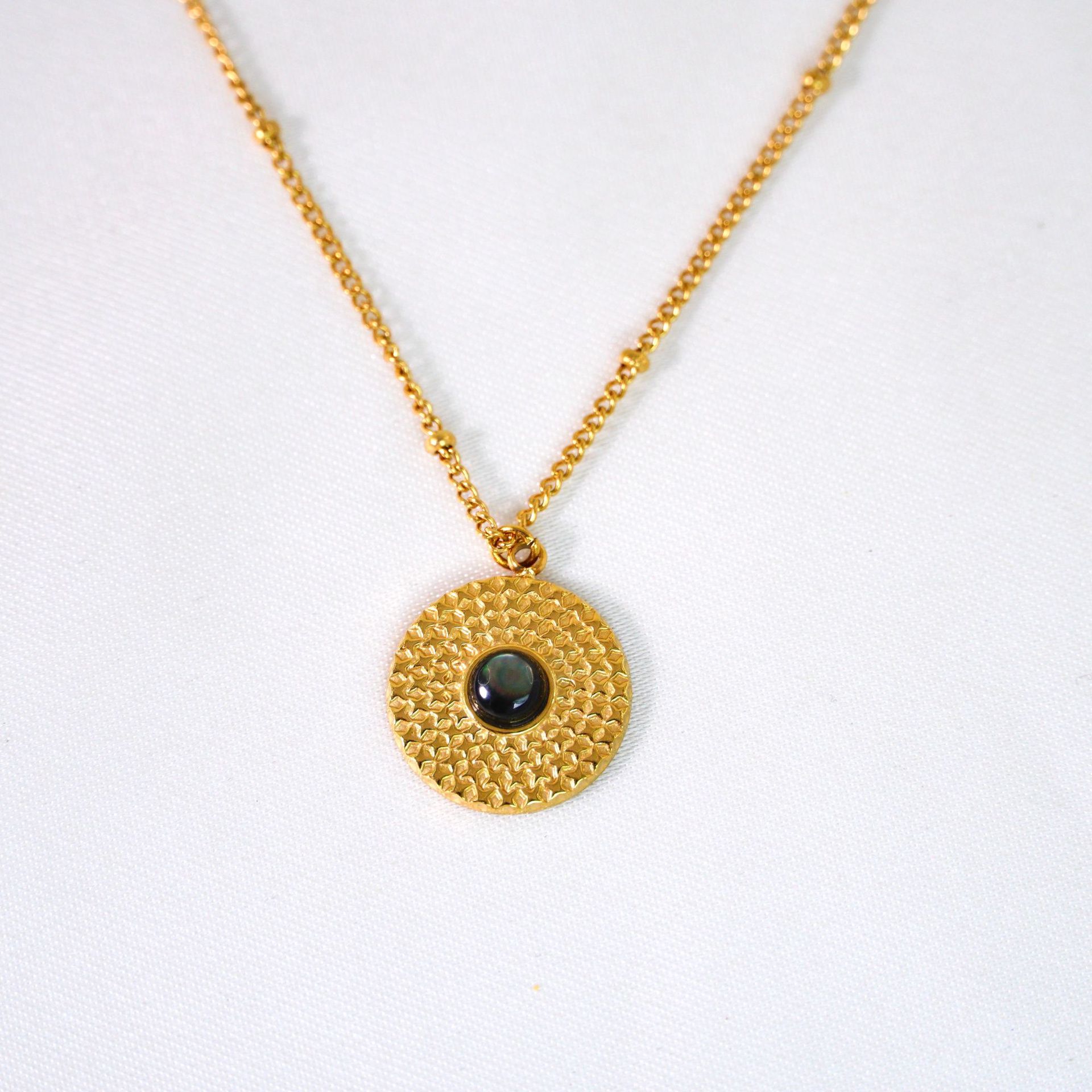 Black shell hammer pattern necklace 16-18inch