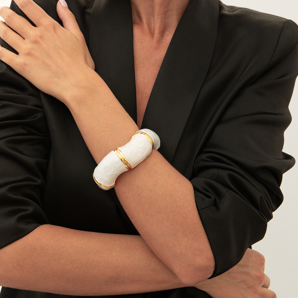 01 gold white 2841